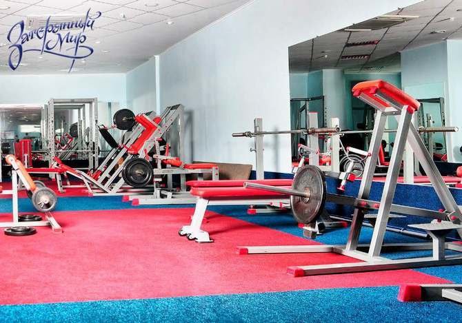 О2 спортивный клуб. Гостиница Украина тренажерный зал. Просторный тренажерный зал на 700 м2. 100-250 М2 тренажерный зал. Фитнес клуб Херсон.
